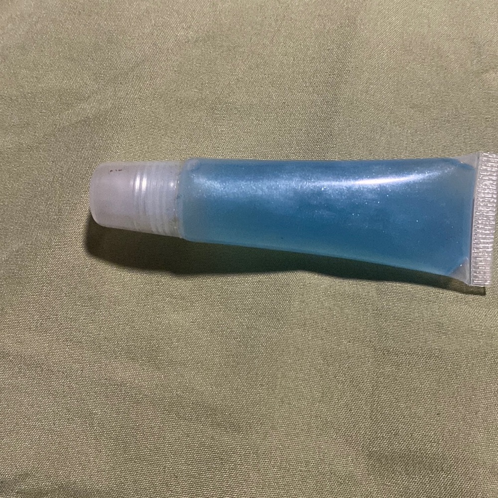 Blue gloss